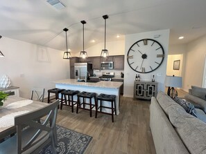 Interior - 3 BEDROOM 2 BATH DESIGNER in THE VILLAGES with 2-CAR Garage & ELECTRIC GOLF CART (The Villages)