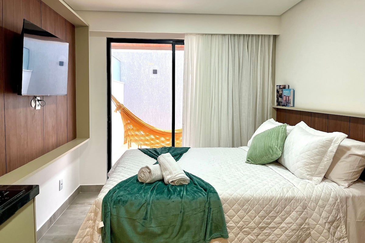 Departamento | 1 habitación, muebles diferentes y espacio para trabajar con laptop