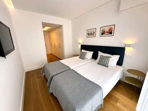 2 bedrooms, in-room safe, iron/ironing board, free WiFi - Family apartment, in an excellent private condominium! (Funchal)