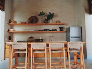 Coffee/tea maker, cookware/dishes/utensils, dining tables
