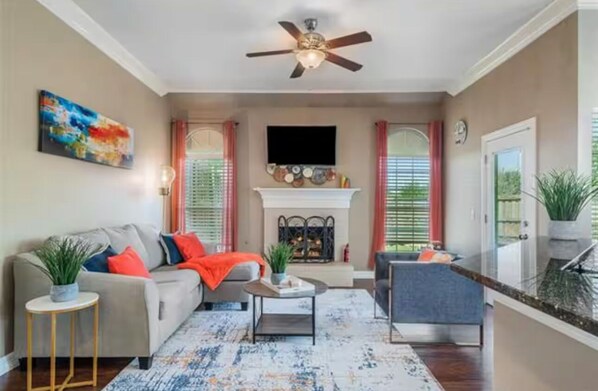 Smart TV, fireplace - The Frisco Family Home! (Frisco)