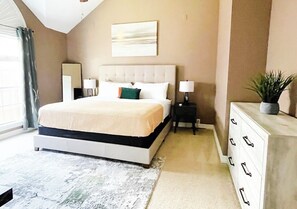 3 bedrooms, iron/ironing board, WiFi, bed sheets