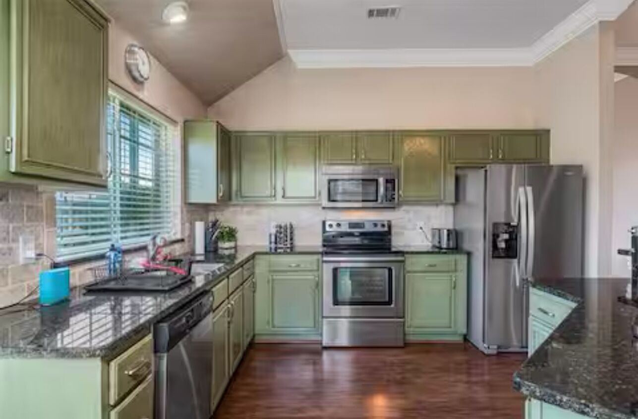 Mikroaaltouuni, uuni, liesi, astianpesukone