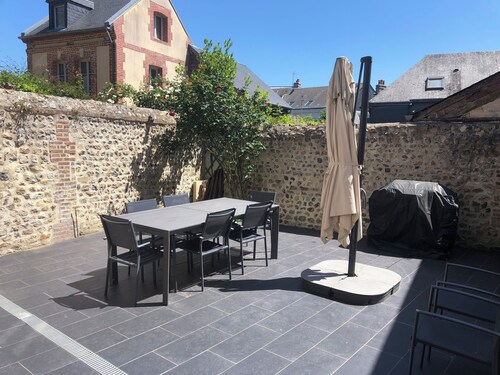 Belle et grande maison de famille. Plein centre de Honfleur. 2-12 personnes