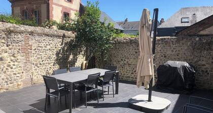 Belle et grande maison de famille. Plein centre de Honfleur. 2-12 personnes