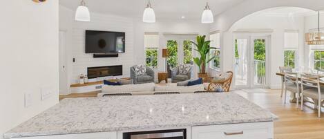 Smart TV, fireplace, ping pong, books