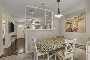 Dining - FIFA World Cup | Walk to AT&T Stadium | Sleeps 6 (Arlington)