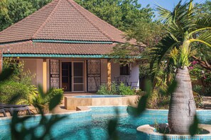 Pool - 3-bedroom villa in gorgeous Ngaparou with WiFi, AC, 10 min. away from the beach (Ngaparou)