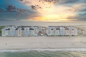 Beach nearby - New! 3Bd 2Bth Oceanfront / Pool / Boat /224b (Virginia Beach)