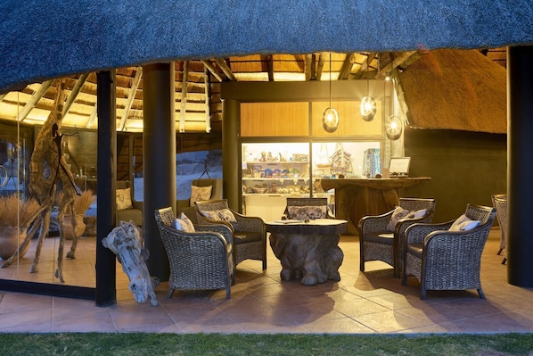 Lobby - Ai Aiba The Rockpainting Lodge (Omaruru)