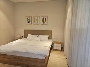 2 habitaciones, tabla de planchar con plancha, wifi y ropa de cama 