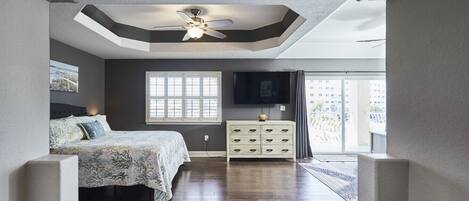 4 bedrooms, desk, iron/ironing board, travel crib