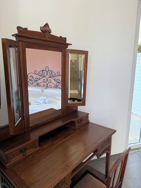 Habitación doble superior, vistas al mar | 1 dormitorio y wifi gratis