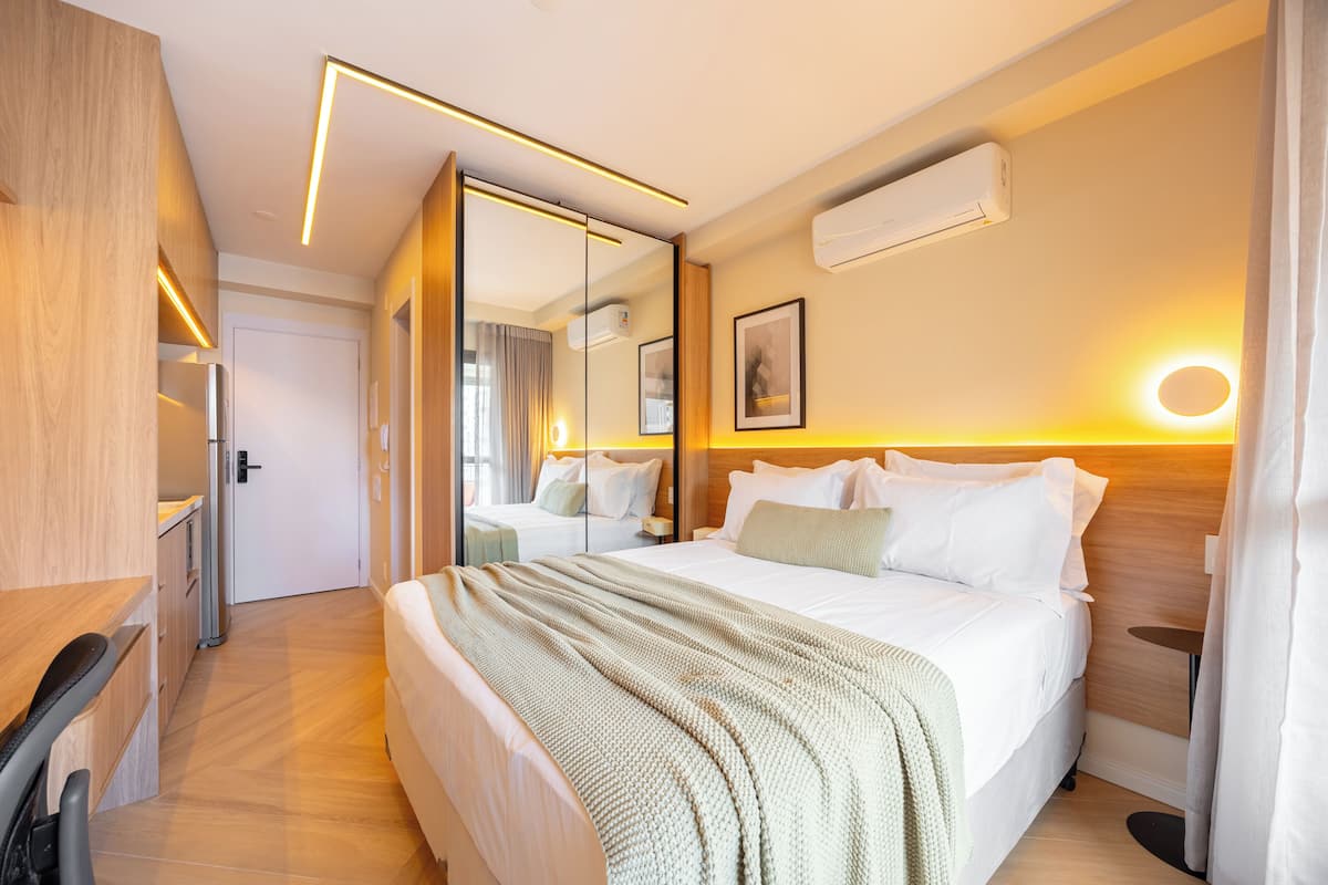 Deluxe Studio | Meja, ruang kerja komputer riba, Wi-fi percuma