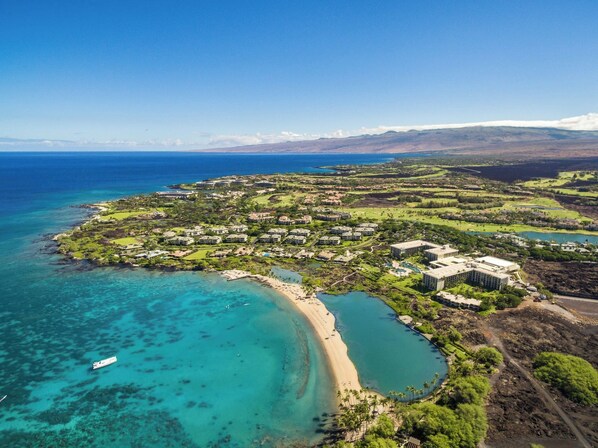 Early morning light casts a soft glow over the lush greens and water features. Waikoloa’s views are a perfect start to any day.