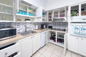 Kühlschrank, Mikrowelle, Geschirrspüler