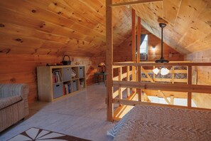 1 bedroom, bed sheets - Charming cabin with AC near Decatur (Decatur)