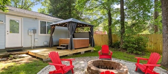 2B HotTub Oasis Close to Airport