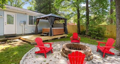 2B HotTub Oasis Close to Airport