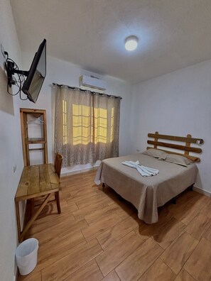 Habitación doble clásica, vista a la ciudad | Wifi gratis