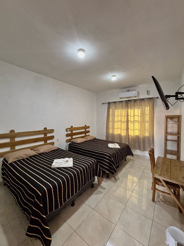 Habitación doble clásica, vista a la ciudad | Wifi gratis