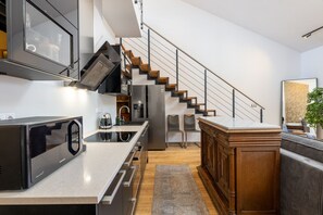 Refrigerador, microondas, horno, placa de cocina