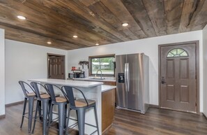 Fridge, microwave, stovetop, dishwasher