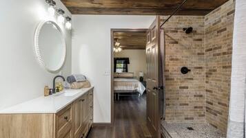 Douche, serviettes fournies, papier toilette