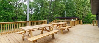 Spacious 5-bedroom just 1 minute from Bennett Spring State Park!