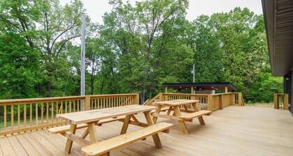Spacious 5-bedroom just 1 minute from Bennett Spring State Park!