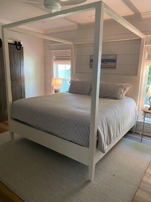 5 bedrooms, travel cot, WiFi, bed sheets