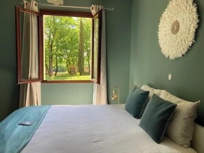 4 chambres, fer et planche à repasser, Wi-Fi, draps fournis