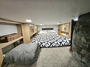 4 bedrooms, WiFi, bed sheets