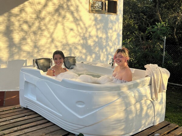 Outdoor spa tub