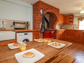 Cottage | Private kitchen | Cookware/dishes/utensils - The Wedge (Newquay)