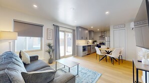 Living area - Ocean's Edge Luxury Rentals (Ocean City)