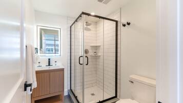 Comfort Double Room, 1 Queen Bed with Sofa bed | Bathroom