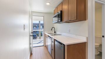 Comfort Double Room, 1 Queen Bed with Sofa bed | Private kitchen