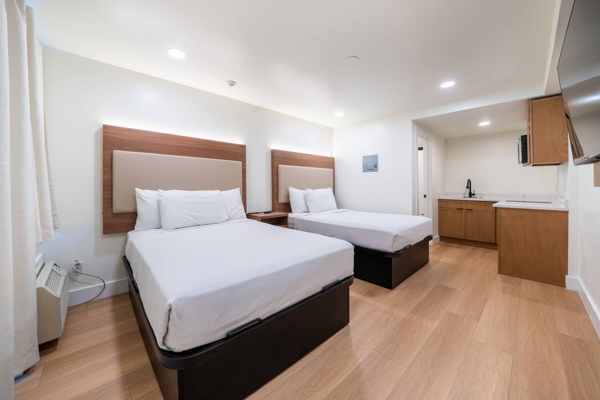 WiFi (free), bed sheets