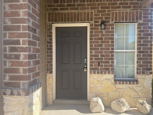 Gallery Wells Escape: 6 Beds, 3 Baths, Pool Table & 1 Bed Downstairs