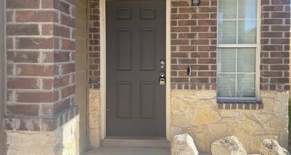 Gallery Wells Escape: 6 Beds, 3 Baths, Pool Table & 1 Bed Downstairs