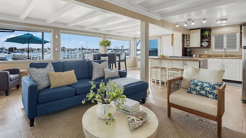 The Edgewater Condos by AvantStay Waterfront Views and Short Walk to Beach