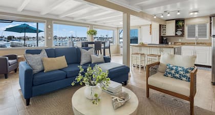 The Edgewater Condos by AvantStay Waterfront Views and Short Walk to Beach