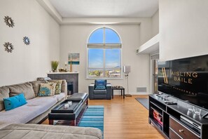 Smart-TV, Kamin, DVD-Player