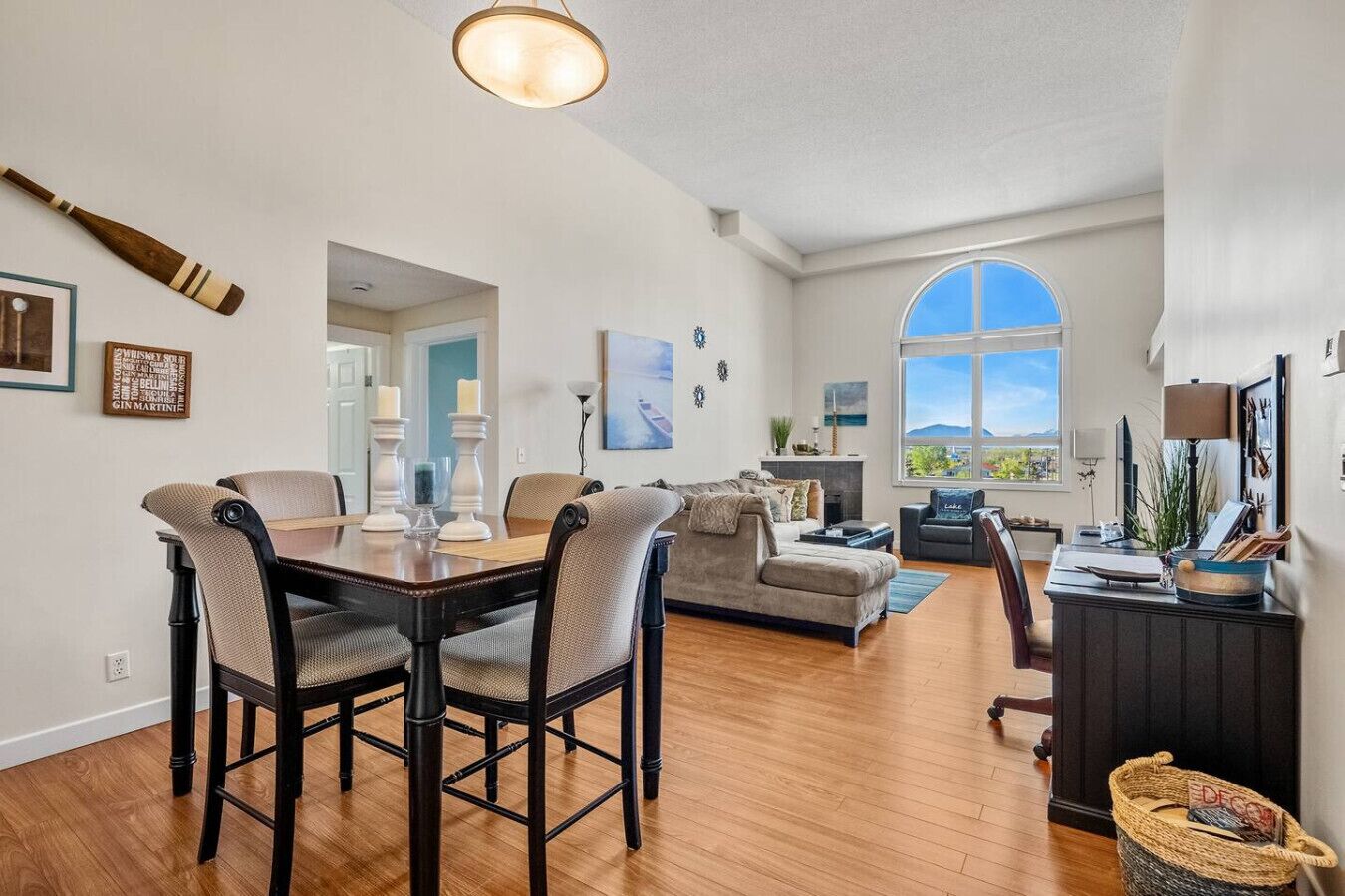 Smart TV, lareira, DVD player