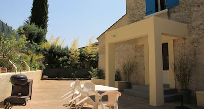 Gßte les iris à la porte des Cévennes proche montpellier