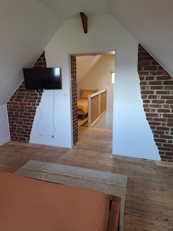 2 室のベッドルーム、旅行用ベビーベッド、WiFi、ベッドシーツ. Gîte la belle vue Close to superb walks