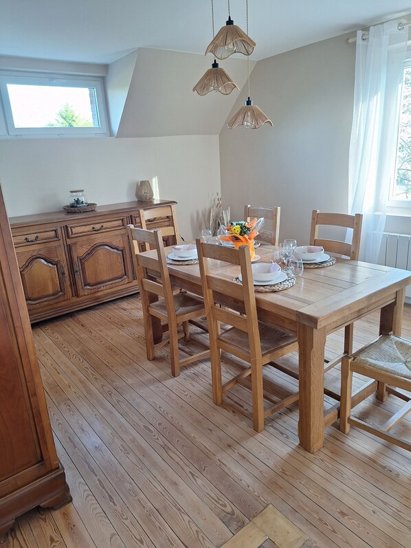Dining - Gîte la belle vue Close to superb walks (Long)