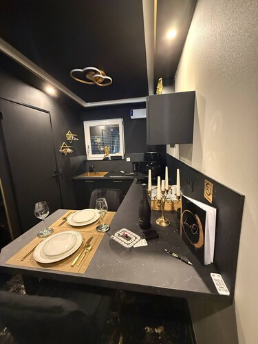 Mes petits secrets love room à Miniac-Morvan avec jacuzzi privatif