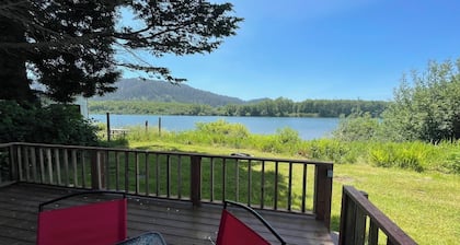 Sleek and Modern Glamping Pod in Klamath, Perfect for a Getaway near the Pacific Ocean